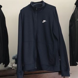 ✨Women’s Nike Full Zip Track Top✨